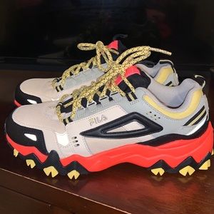 🔥 Women FILA Shoes 🧡